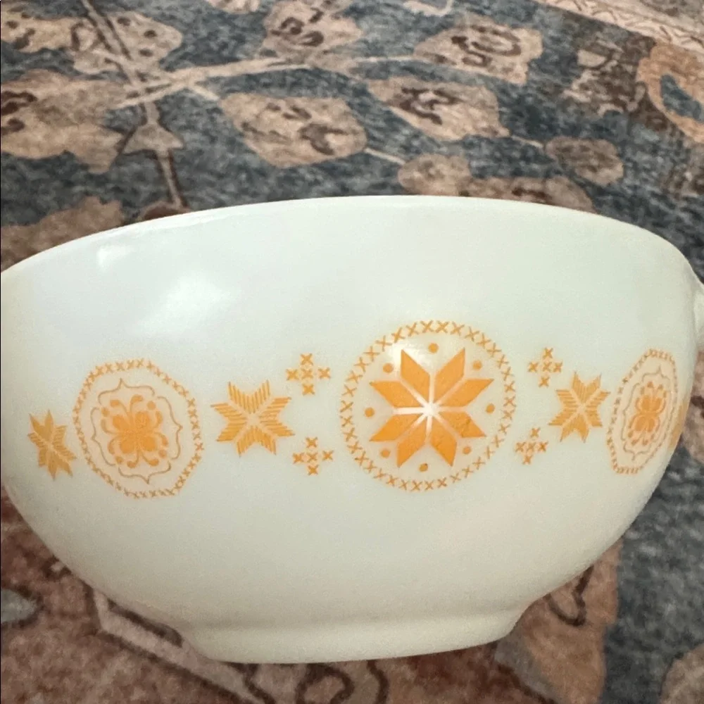 Pyrex 2 1/2 Quart Town and Country Mixing Bowl - Picture 3 of 6